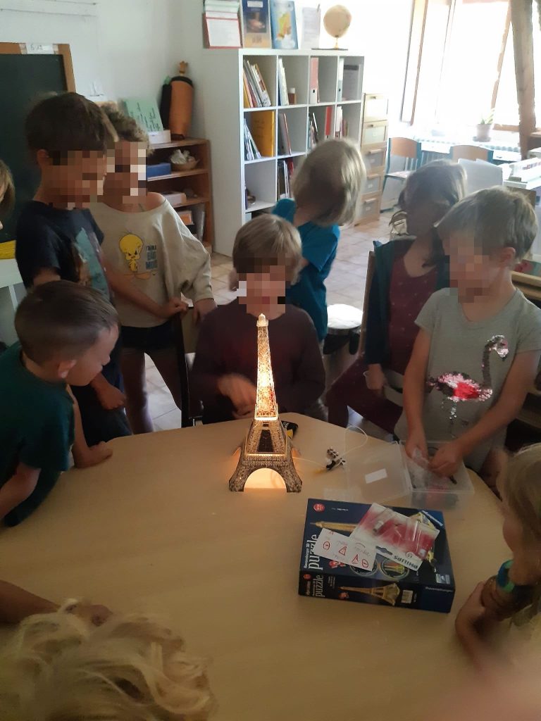 Puzzle 3D lumineux de la Tour Eiffel